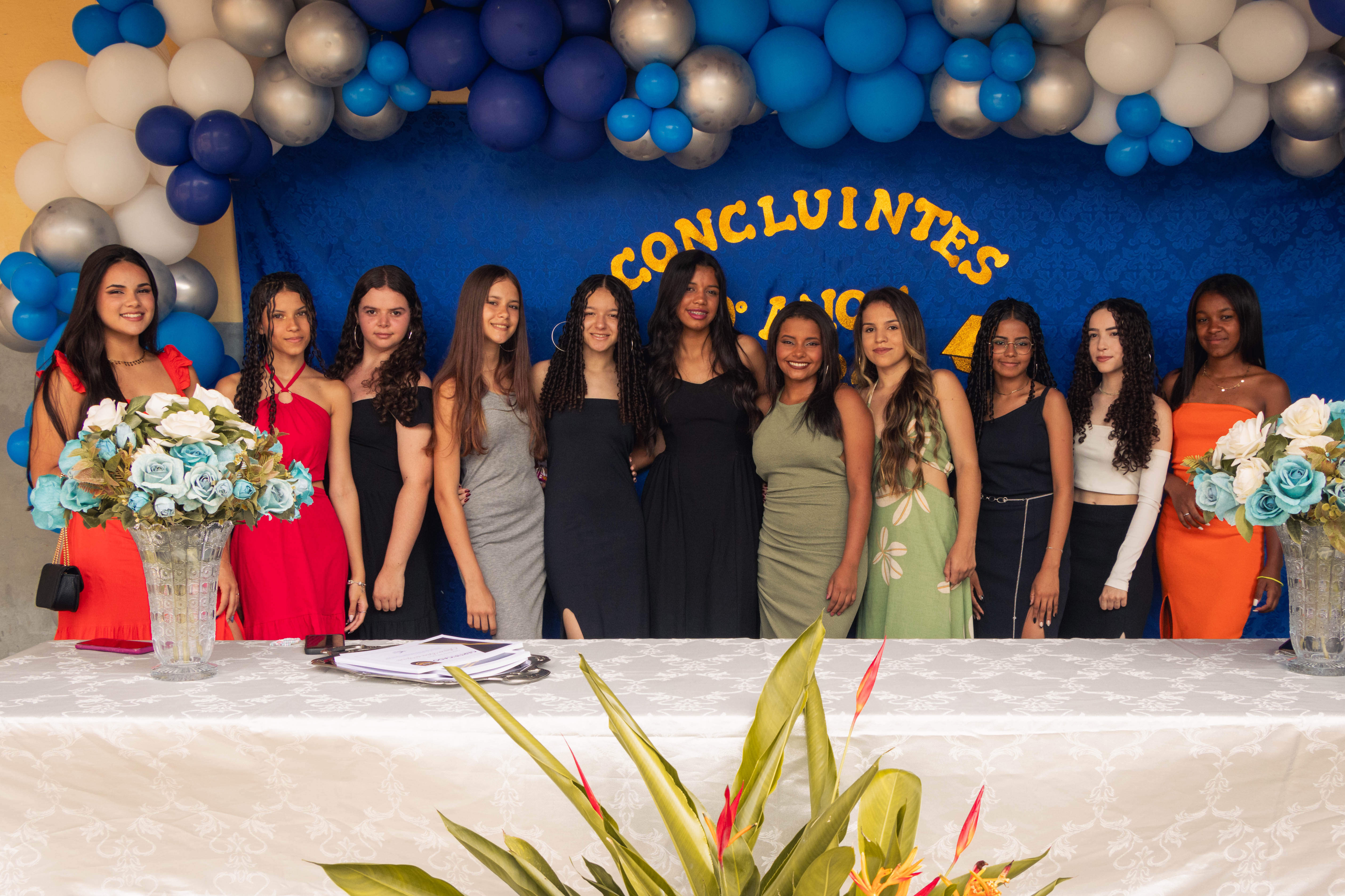 Apresentação cultural com fogo